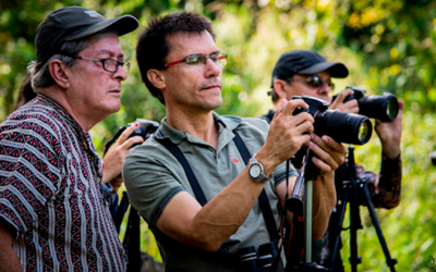 Juan Carlos Noreña, el biólogo y fotógrafo detrás del ‘Megacable Vitrina Mundial de Aviturismo’.